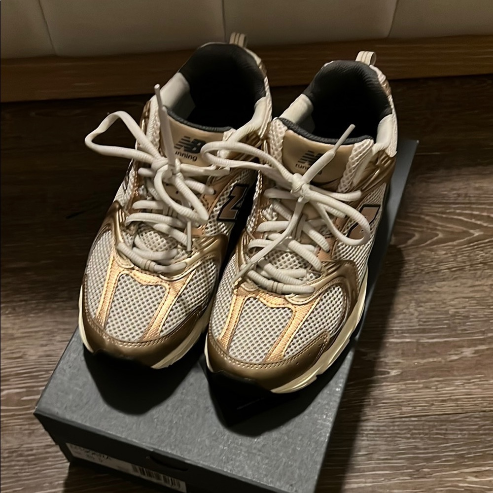 New Balance 530 Turtledove Gold Metallic